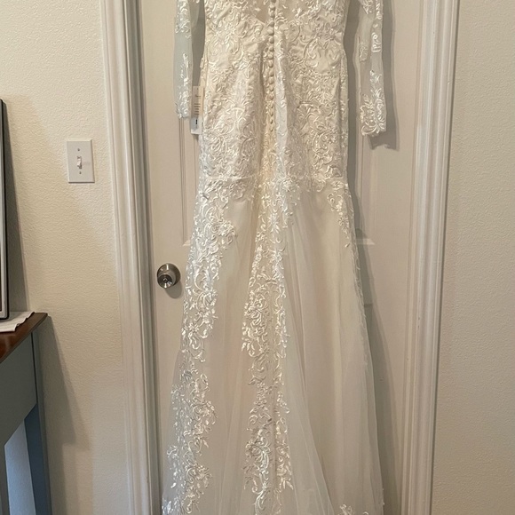 Sheath style Wedding Dress - Picture 11 of 11